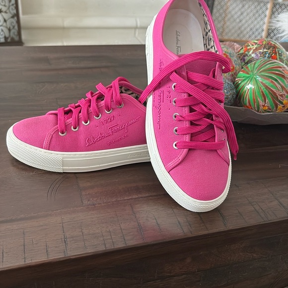 Sneakers - Picture 7 of 7